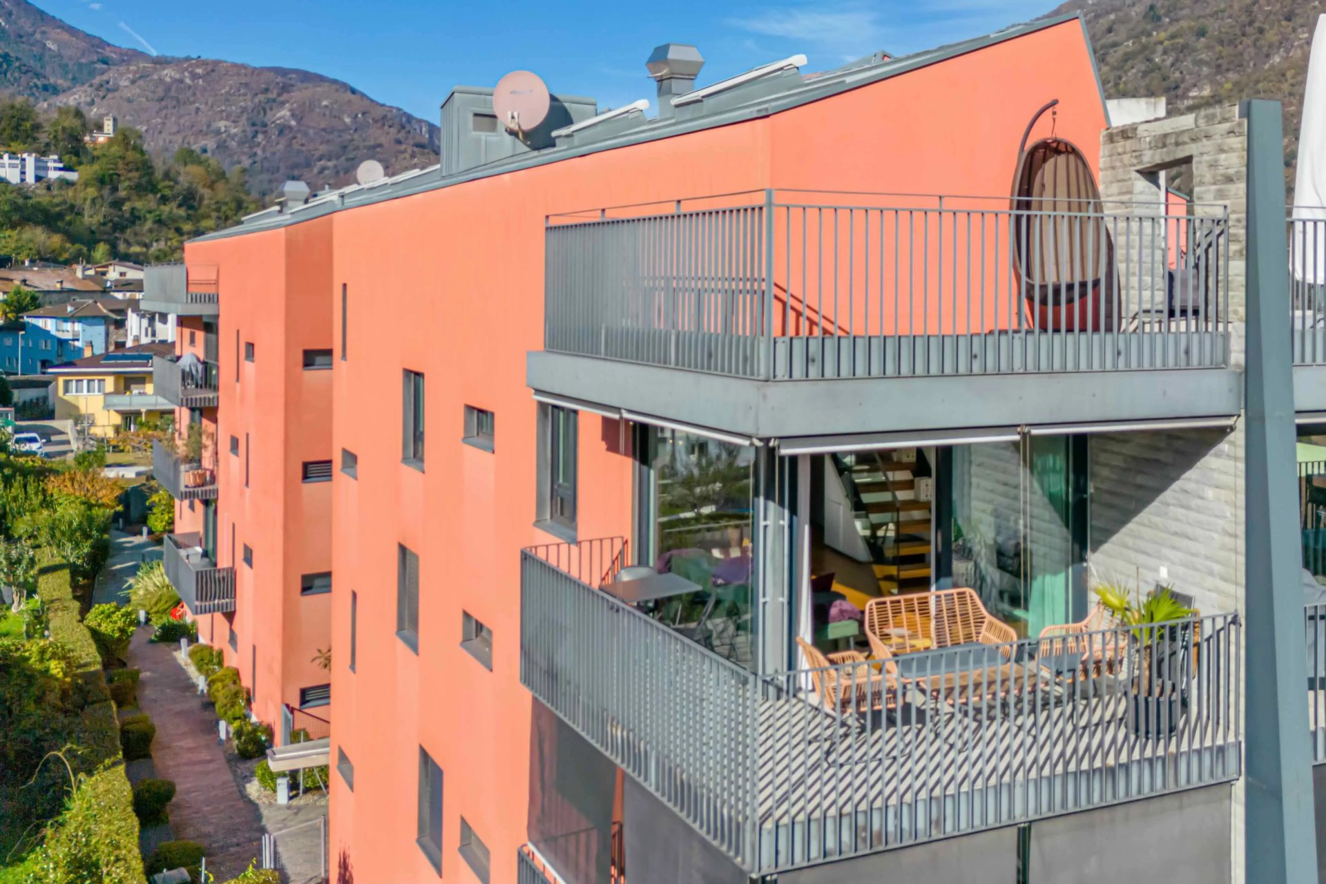 Moderne Dachterrassenansicht eines Wohngebäudes