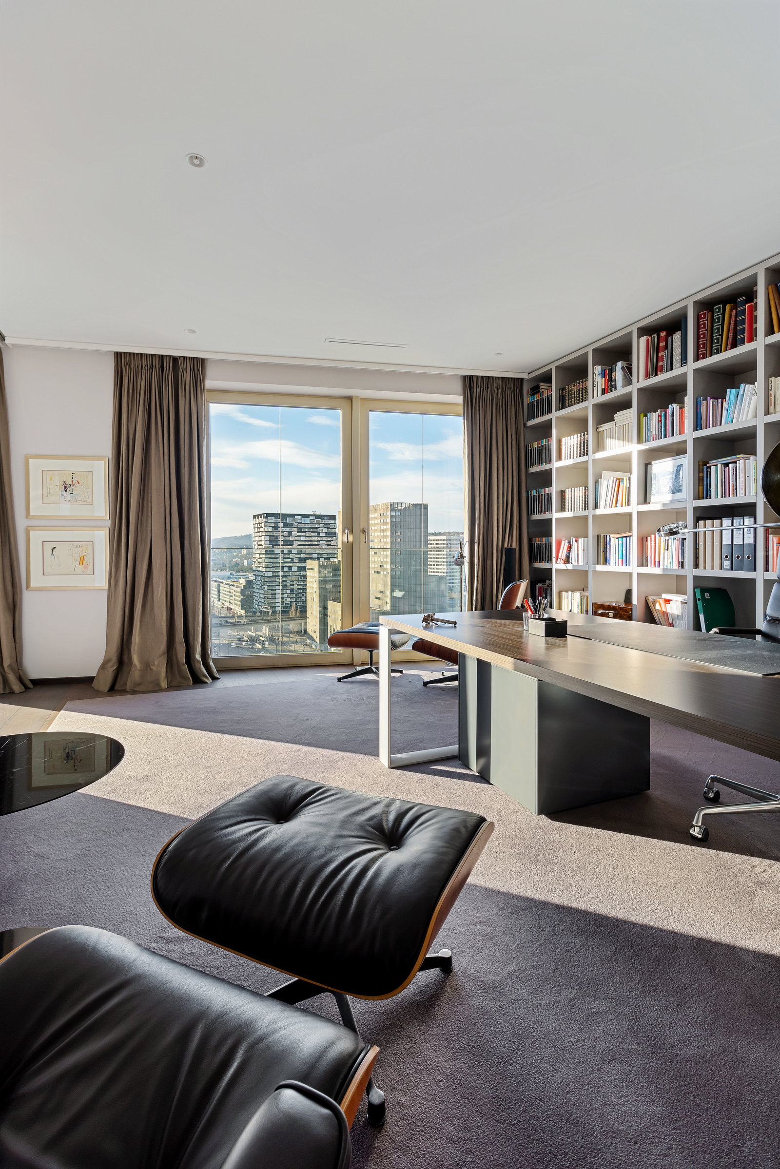 Modernes Büro mit Stadtblick