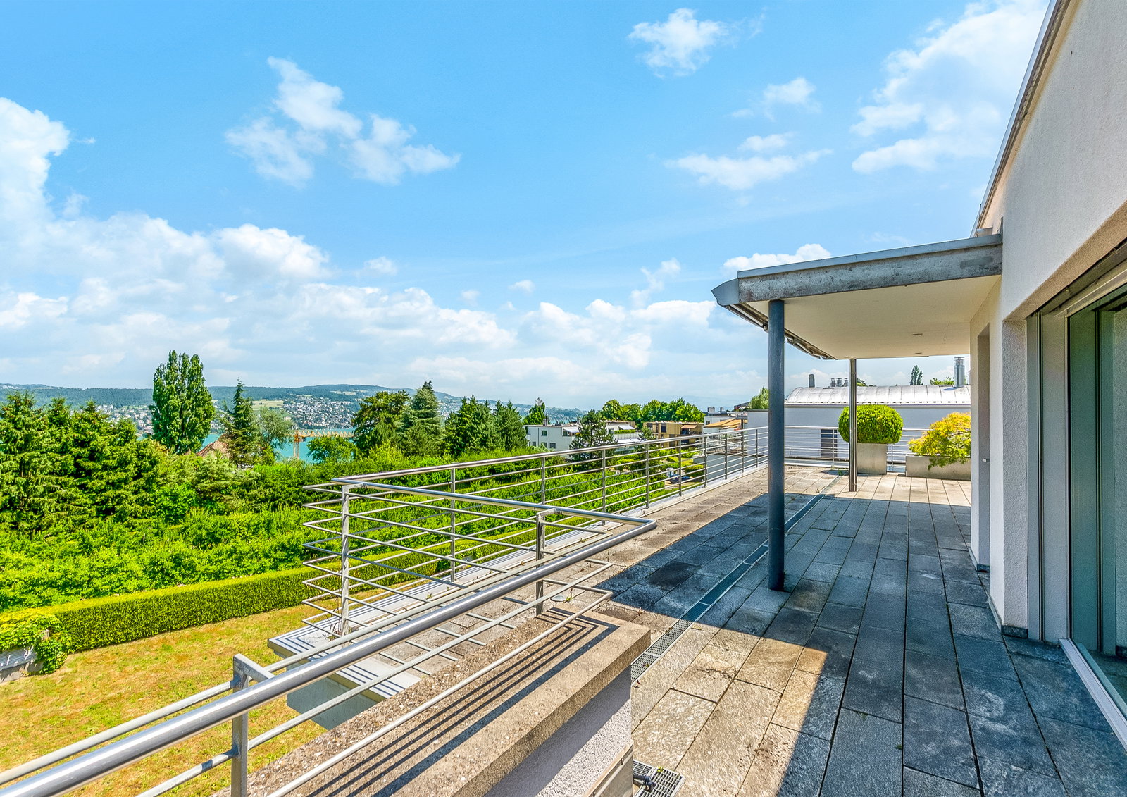 Dachterrasse mit Panoramablick