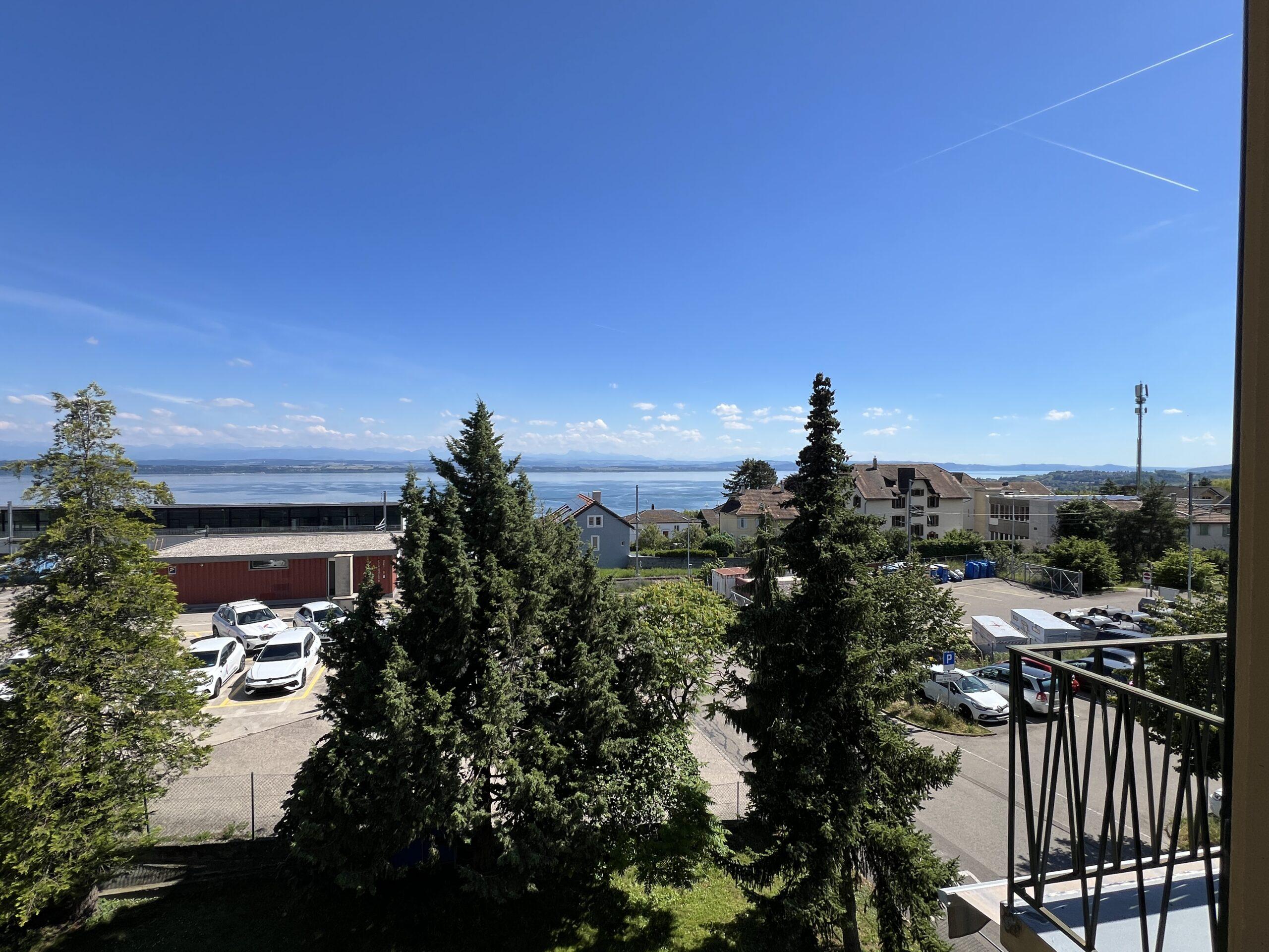 Balkon- und Seeblick