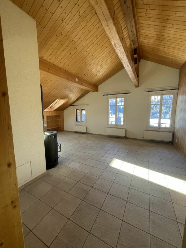 Dachgeschossraum mit Holzdecke