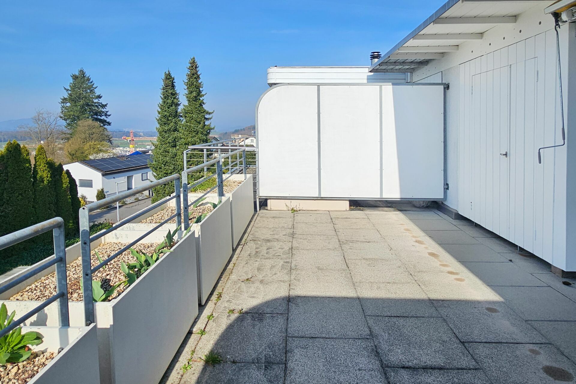 Dachterrasse mit Blick ins Grüne