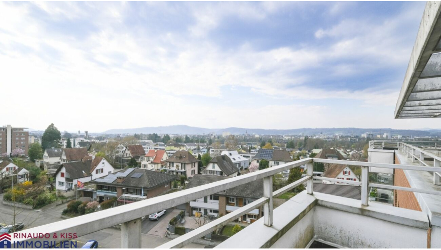Balkon mit weitem Stadtblick