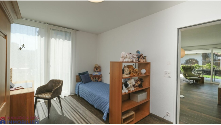Kinderzimmer mit Zugang zum Wohnbereich