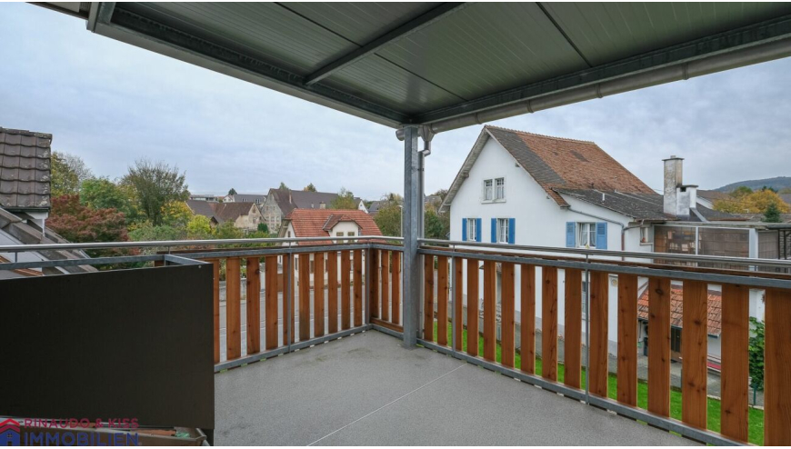 Überdachter Balkon mit Weitblick