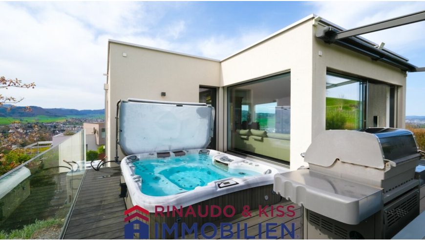 Dachterrasse mit Whirlpool und Grill