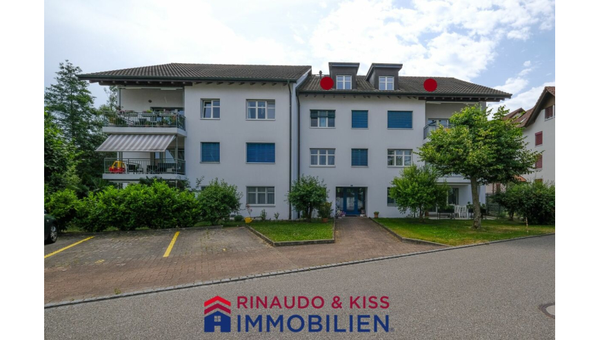 Mehrfamilienhaus mit Balkonen