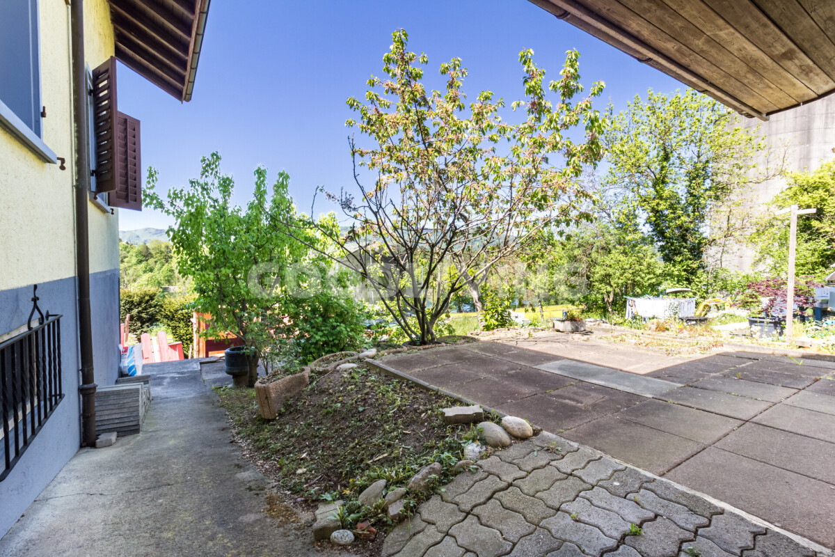 Gartenbereich neben dem Haus