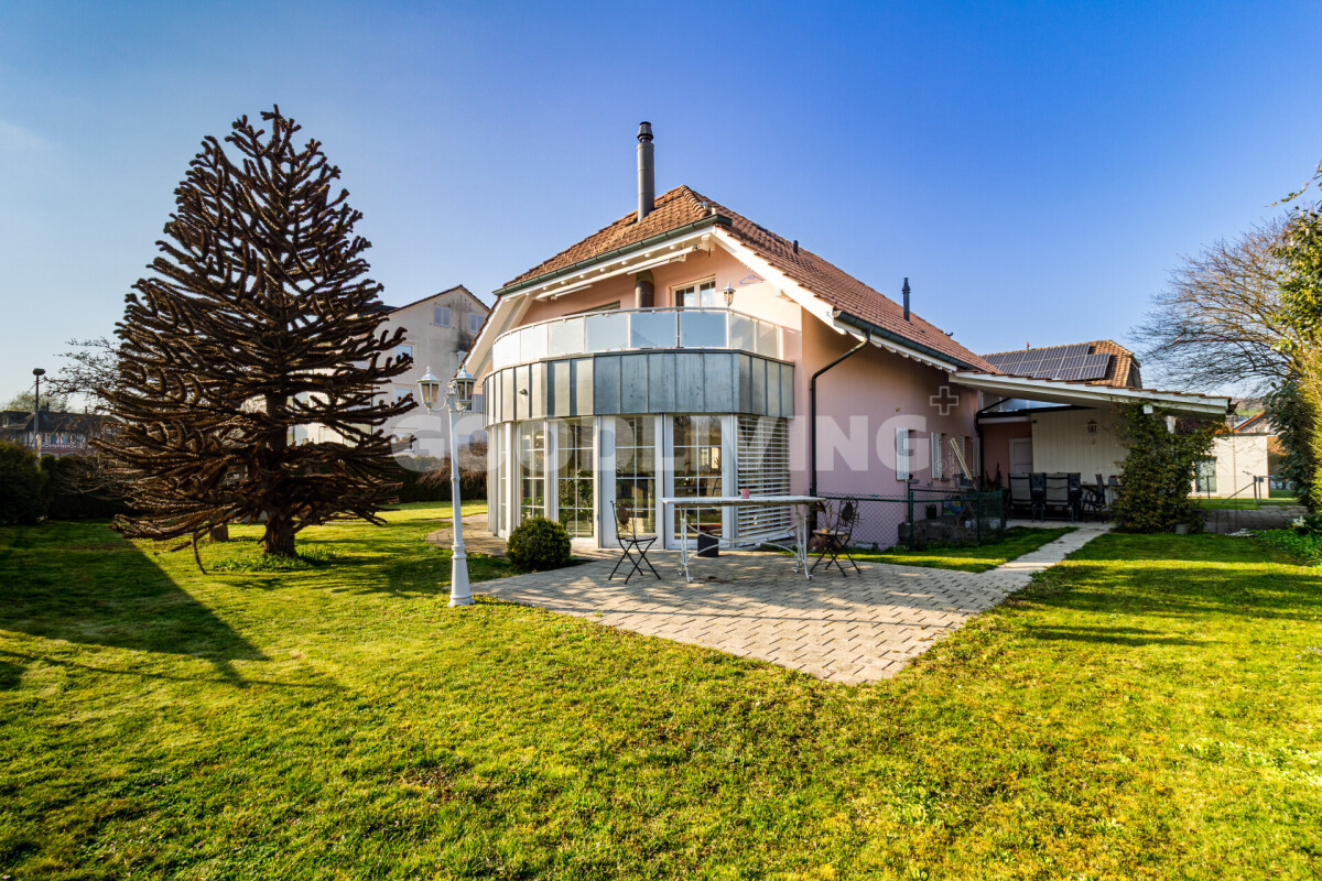 Einfamilienhaus mit großem Garten und Terrasse