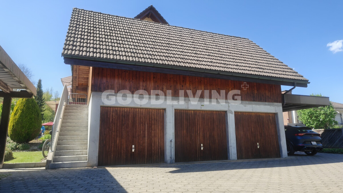 Doppelgarage mit Außentreppe