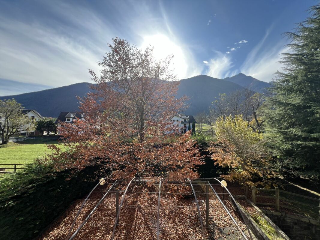 Berg- und Gartenblick mit Terrasse