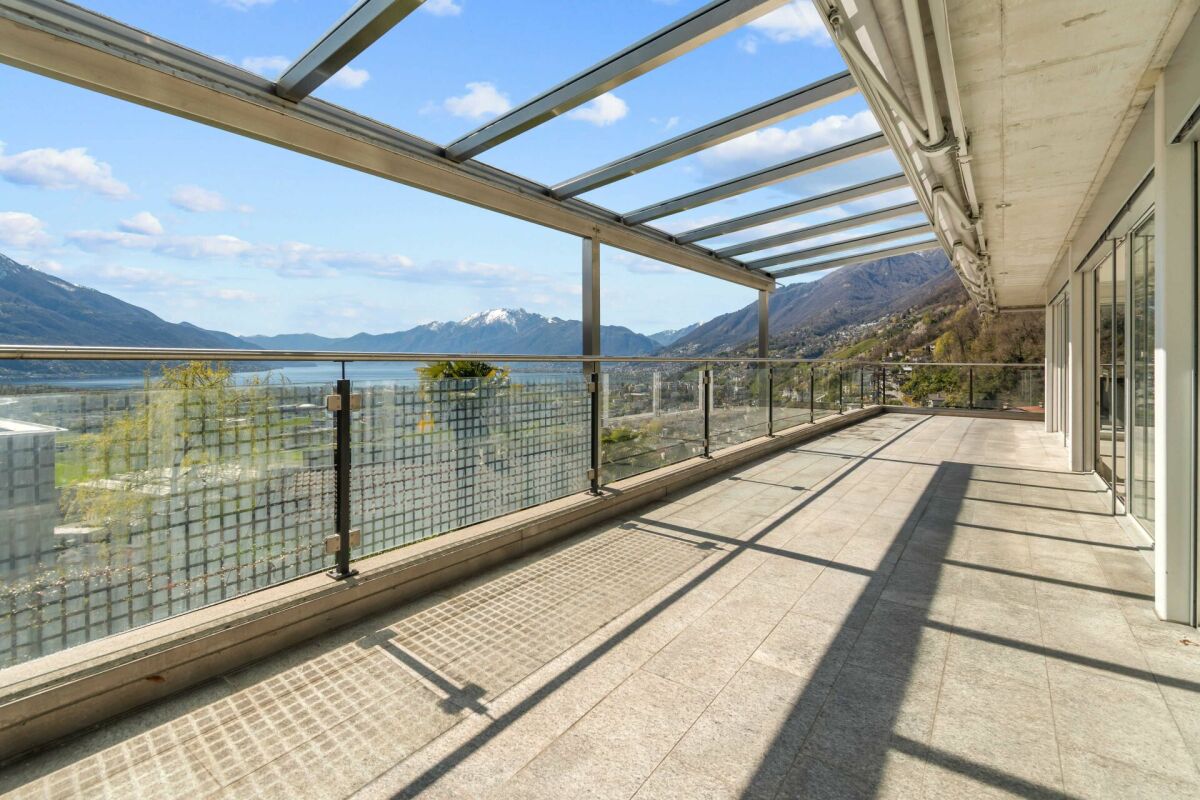 Dachterrasse mit Berg- und Seeblick