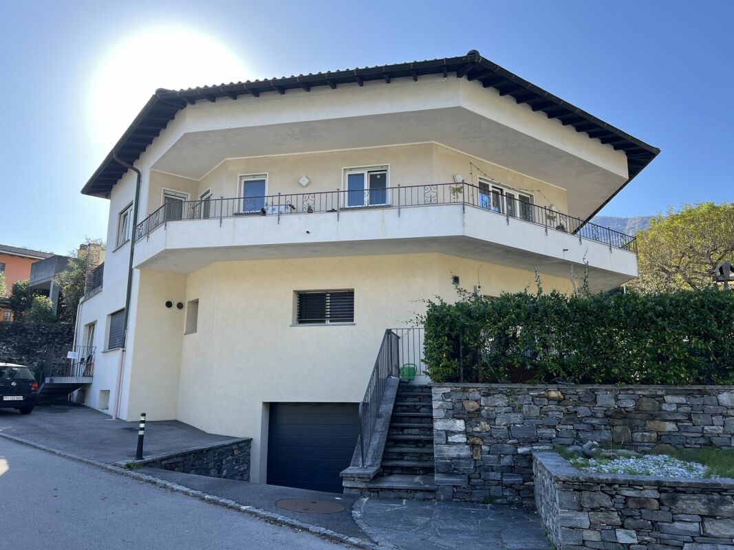 Mediterranes Einfamilienhaus mit Balkon