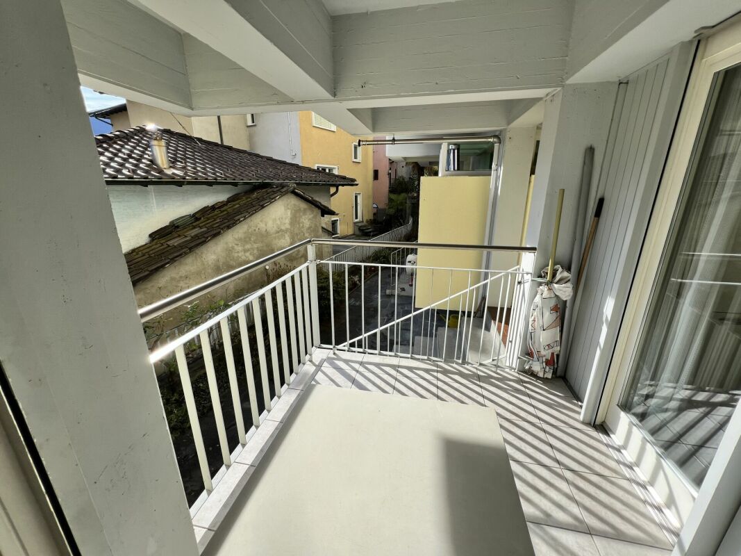 Balkon mit Nachbarblick