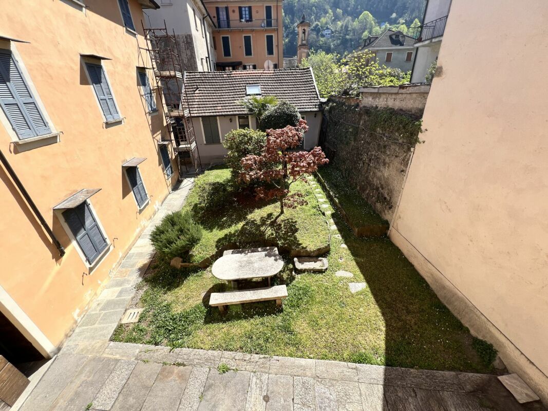 Innenhof mit Garten und Sitzplatz