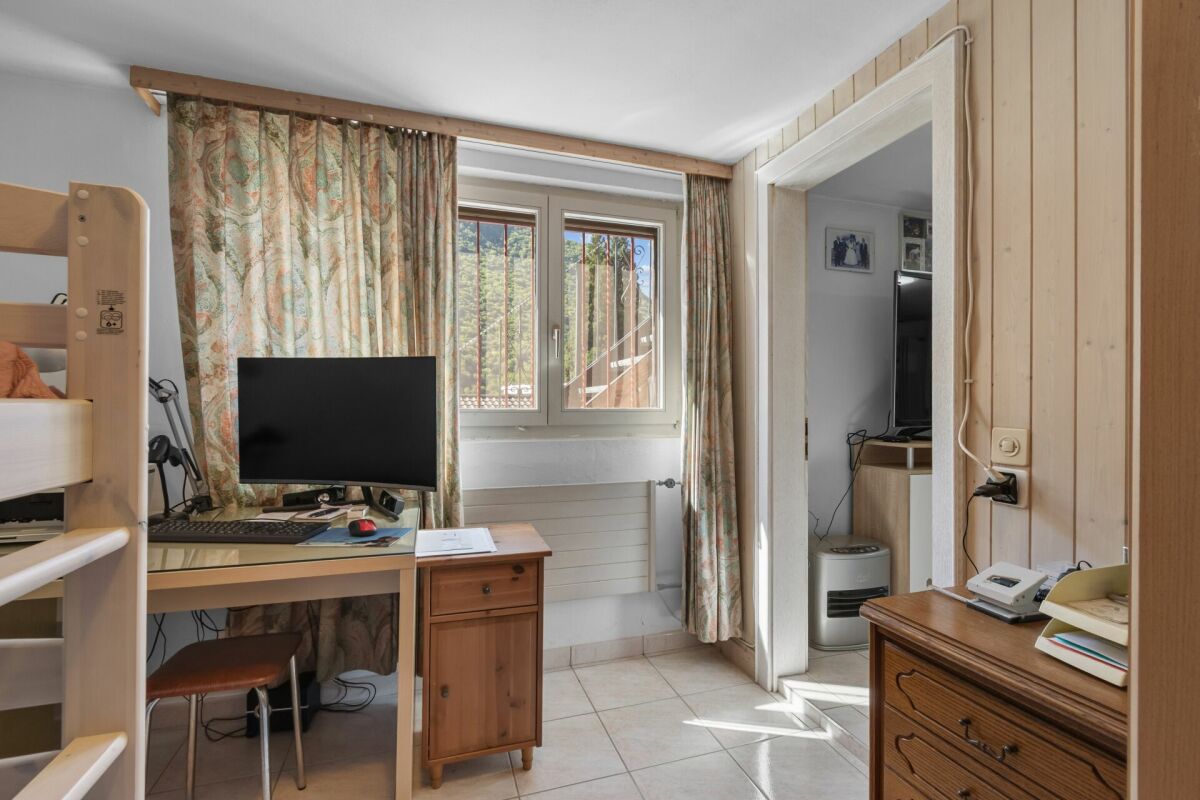 Arbeitszimmer mit Blick ins Nebenzimmer