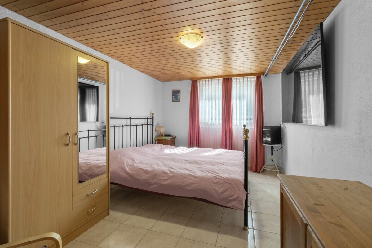 Schlafzimmer mit Holzdecke