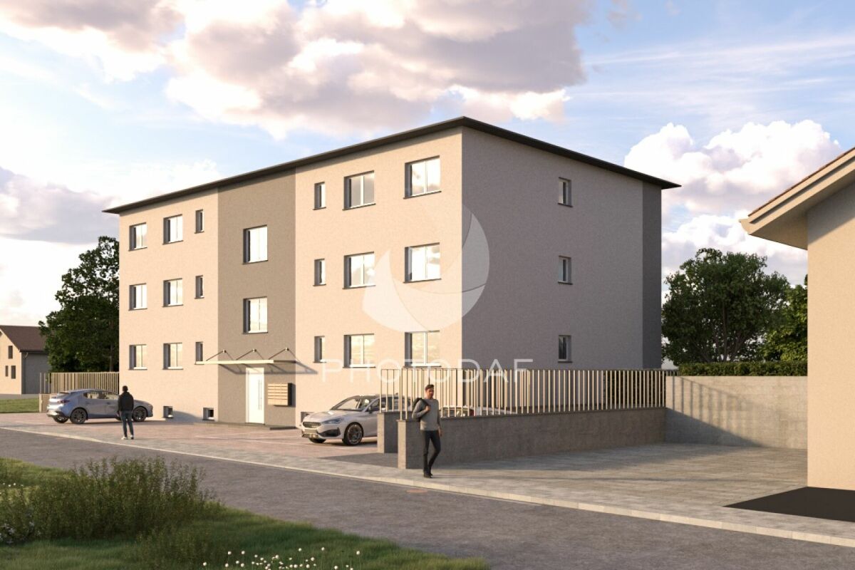 Modernes Mehrfamilienhaus mit Hofansicht