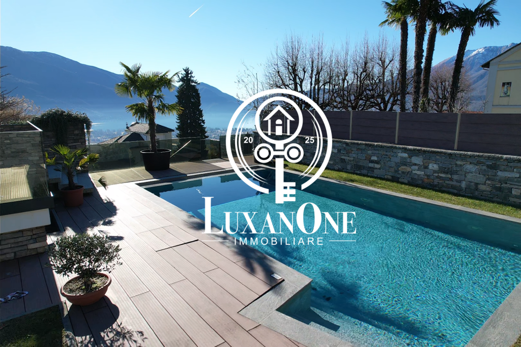 Poolterrasse mit Bergblick