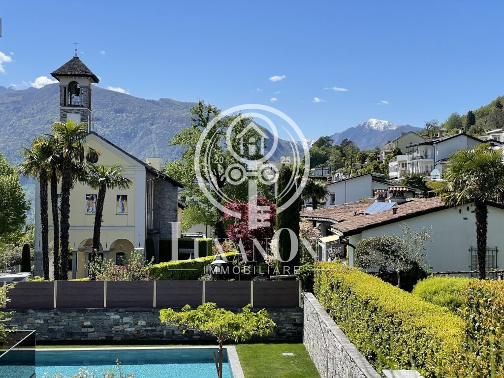 Villa mit Pool und Bergpanorama