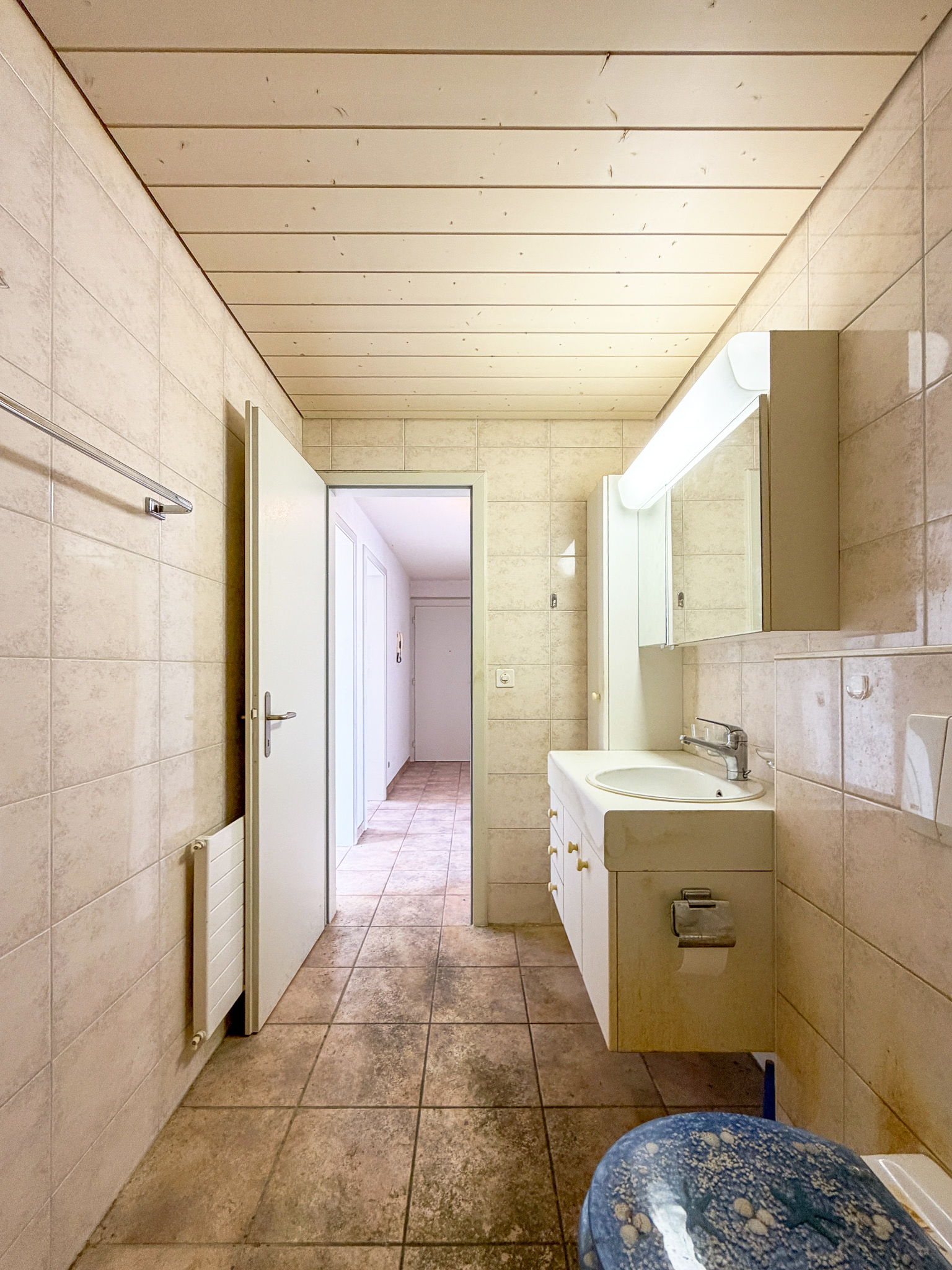 Badezimmer mit Waschbecken