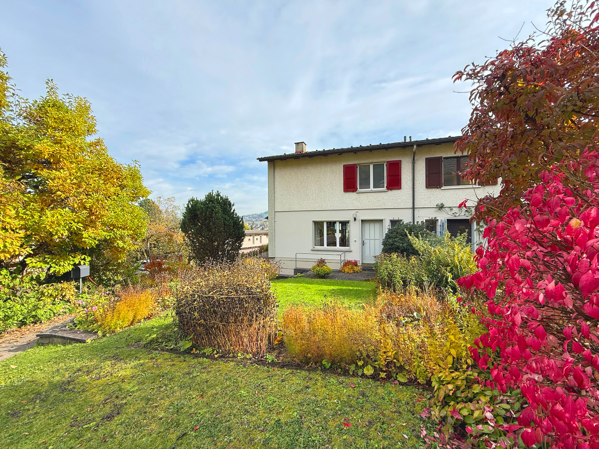 Einfamilienhaus mit gepflegtem Garten