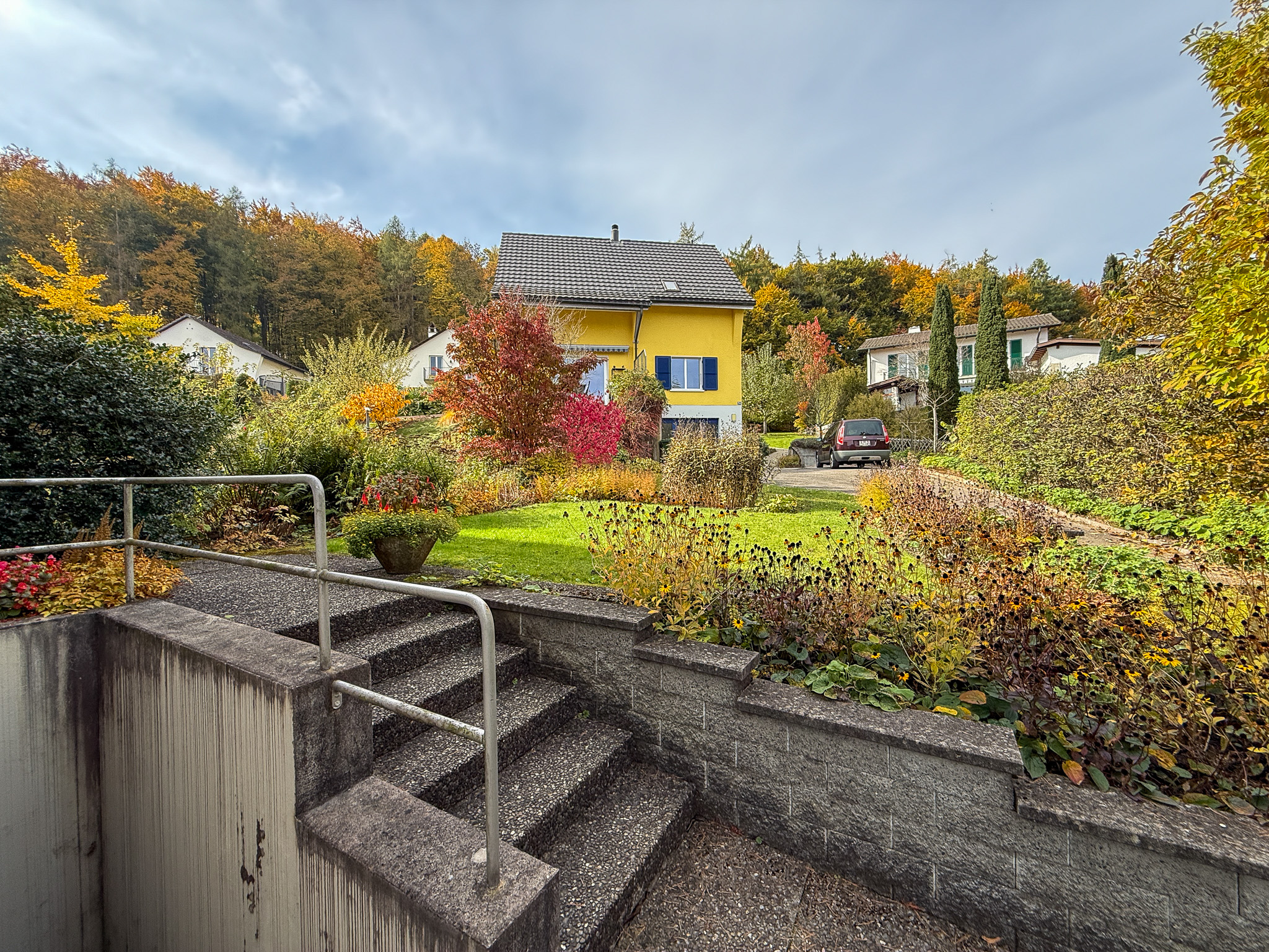 Wohnhaus mit großem Garten