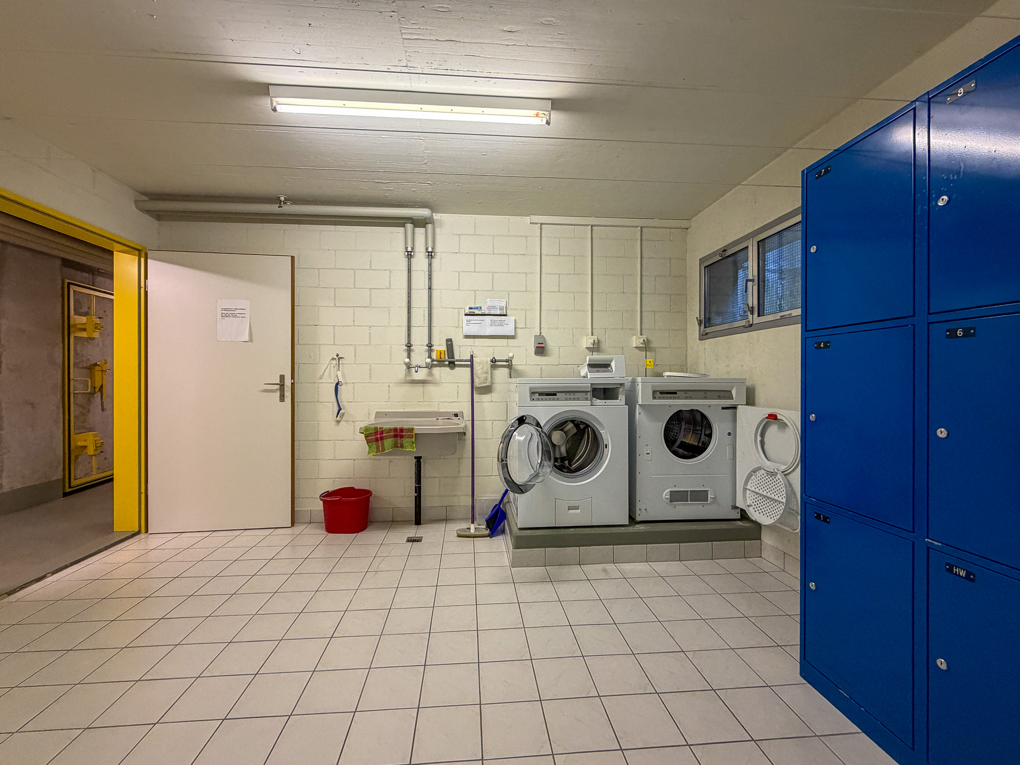 Wasch- und Abstellraum im Keller