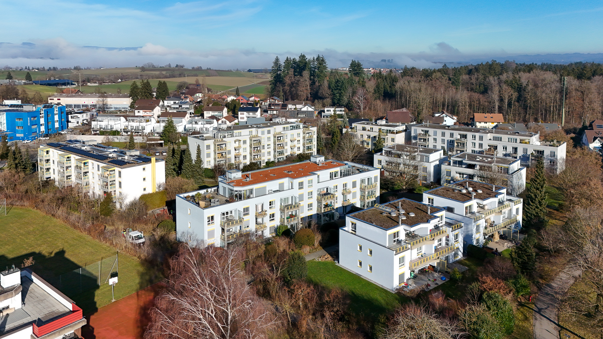 Luftaufnahme eines Wohngebiets mit Mehrfamilienhäusern