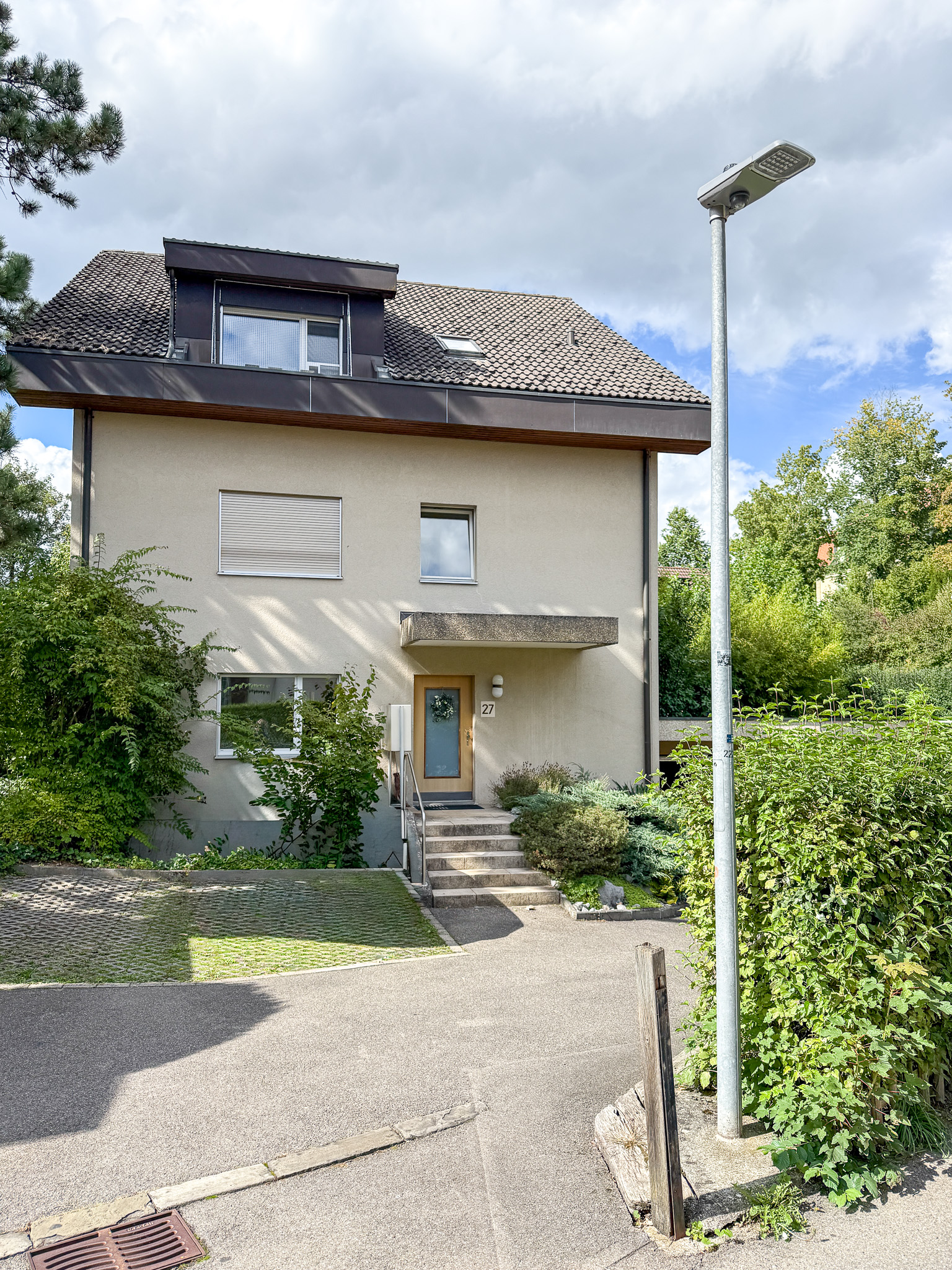 Einfamilienhaus mit Vorgarten