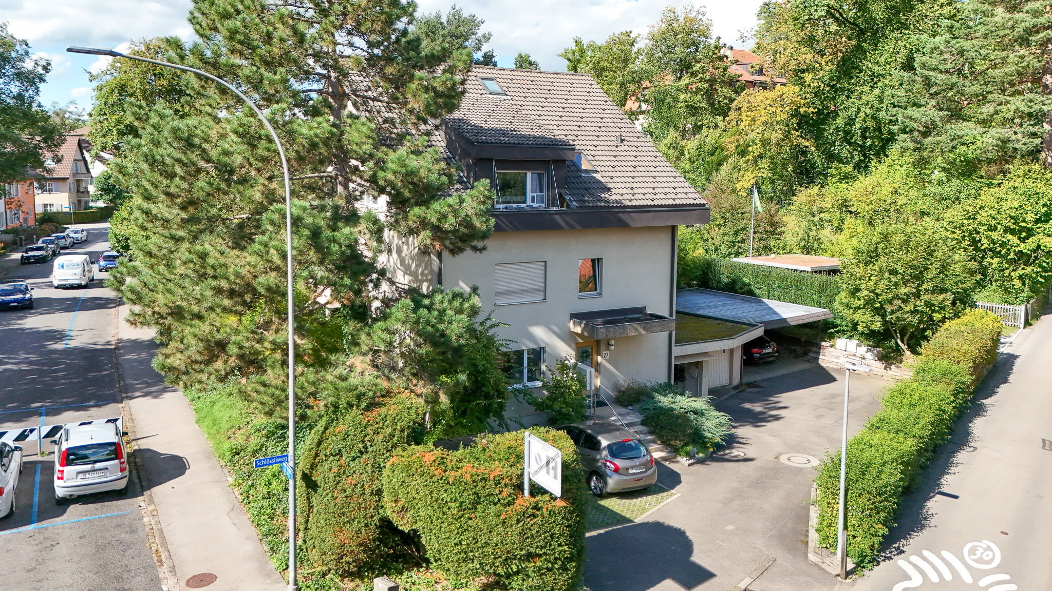Wohnhaus an ruhiger, grüner Straße