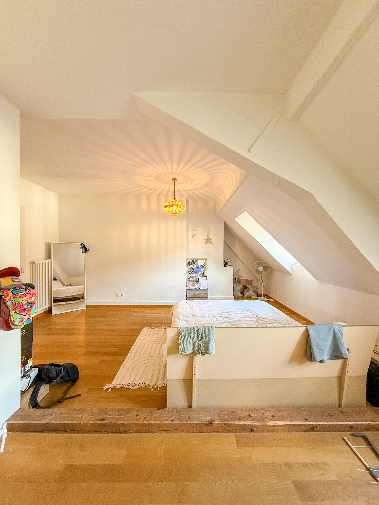 Dachgeschoss-Schlafzimmer mit Schrägen