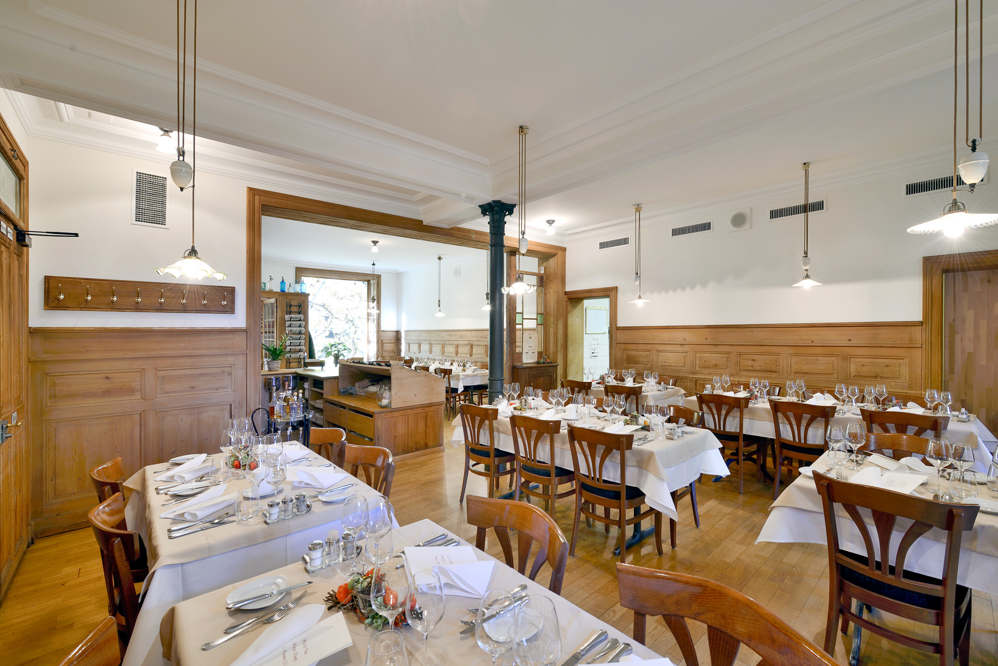 Eleganter Speisesaal in historischem Stil