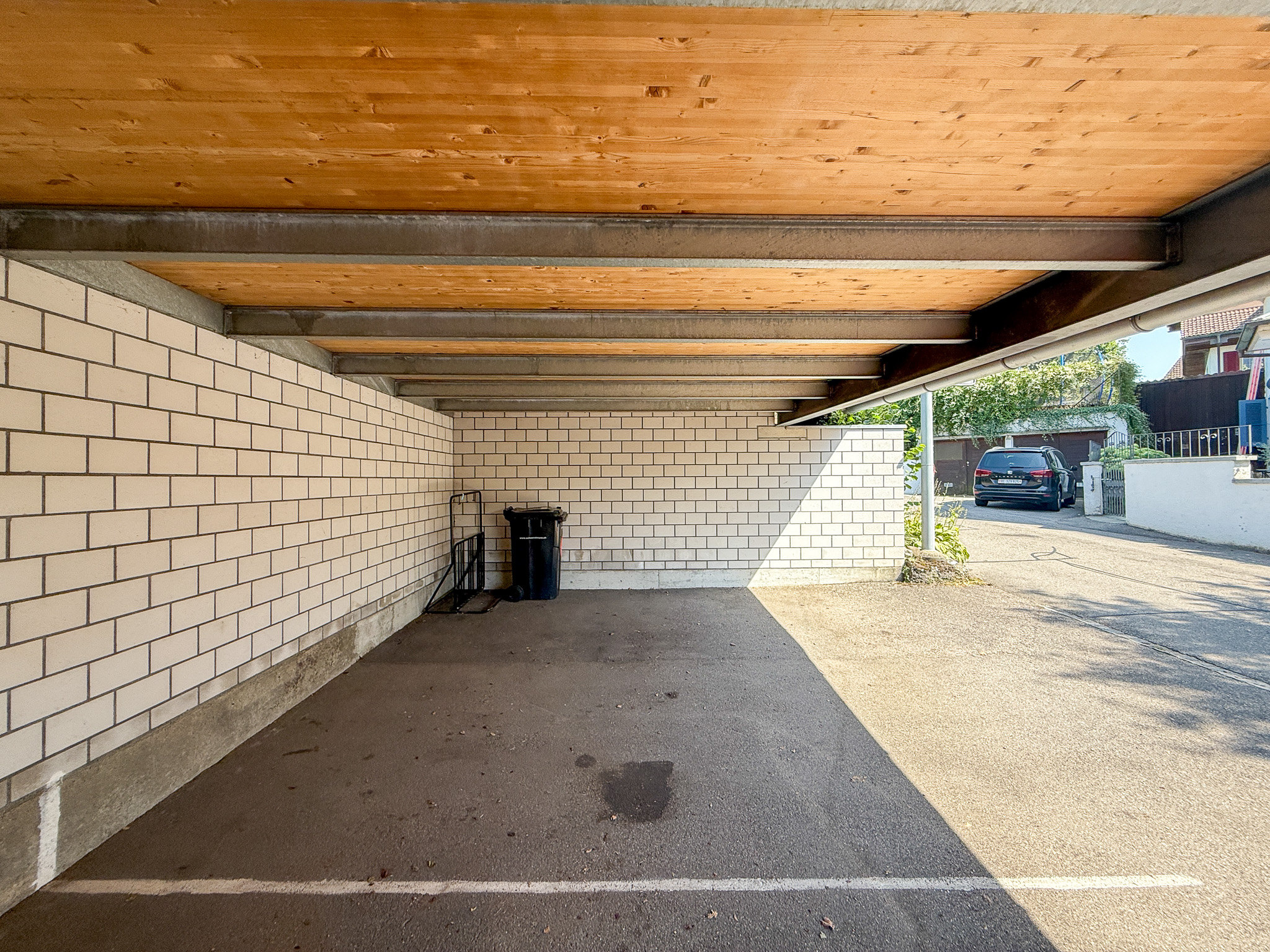 Überdachter Stellplatz