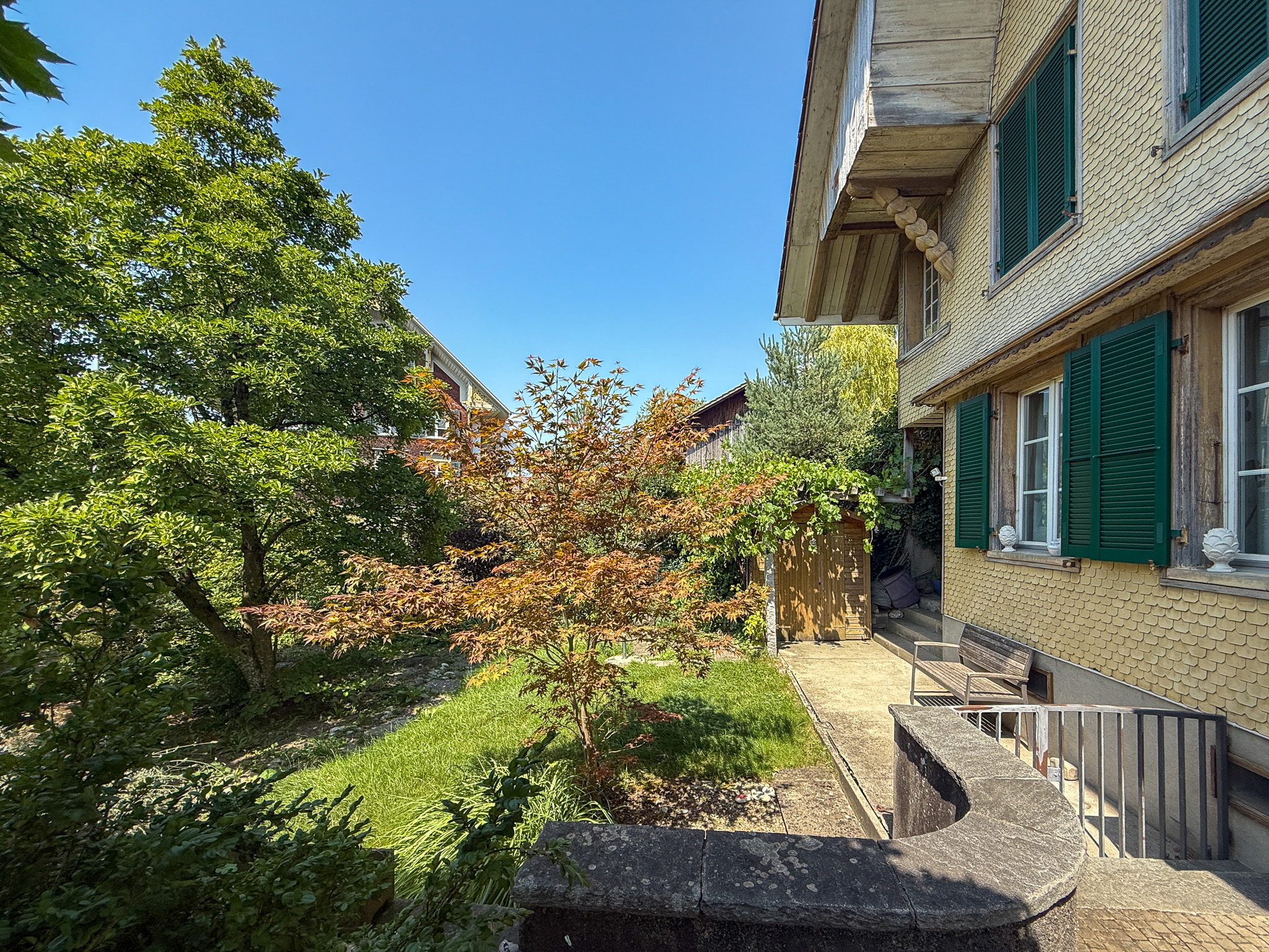 Gartenansicht eines Hauses