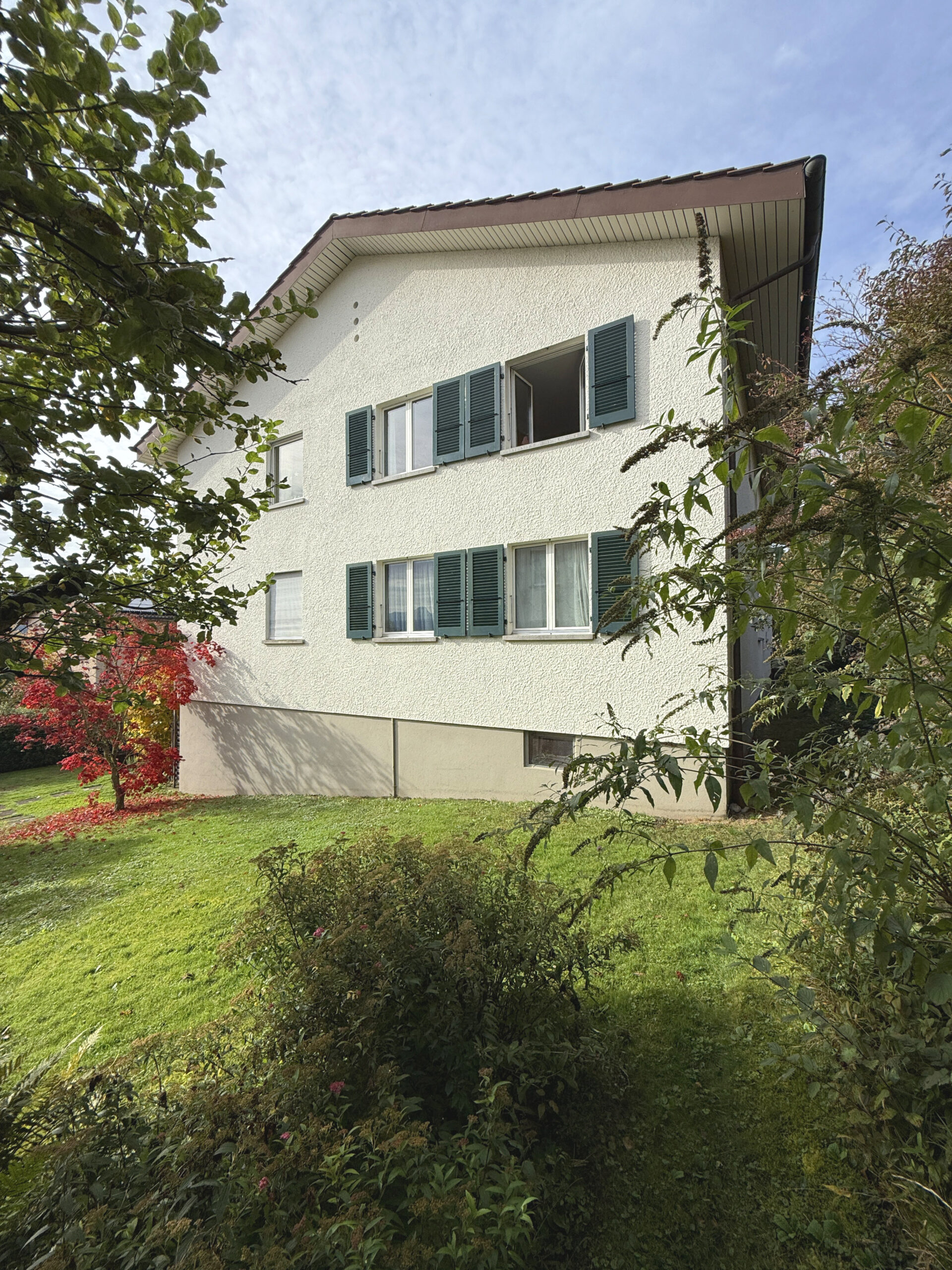 Wohnhaus mit Gartenansicht