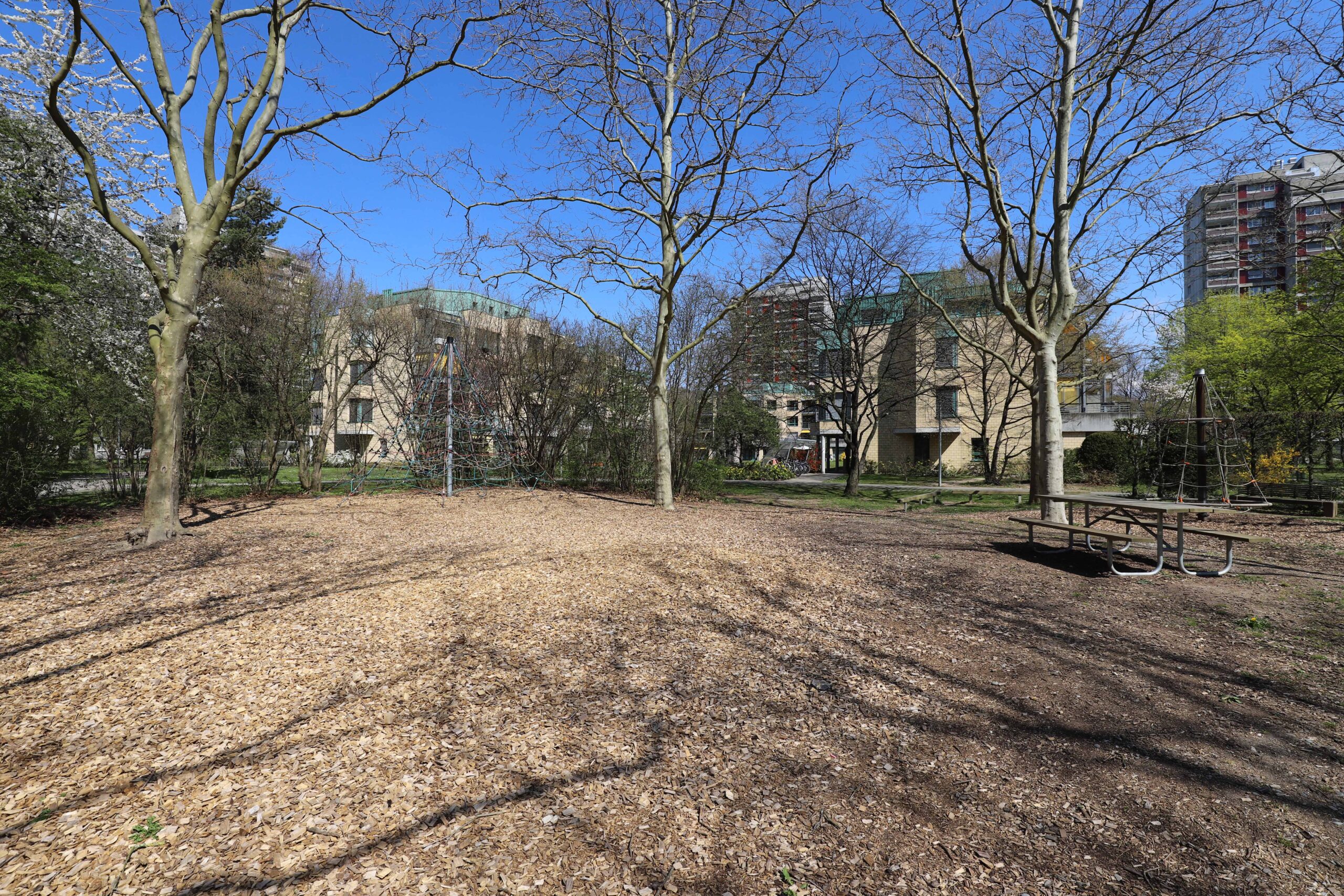 Städtischer Spielplatz im Park