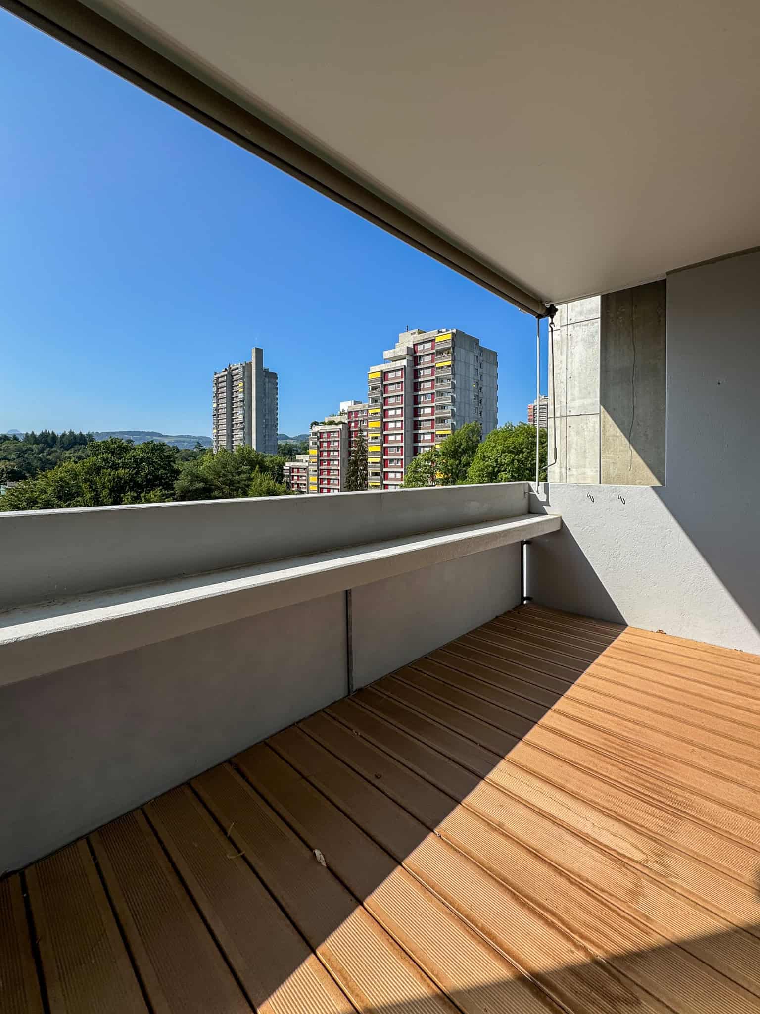 Balkon mit Stadtblick