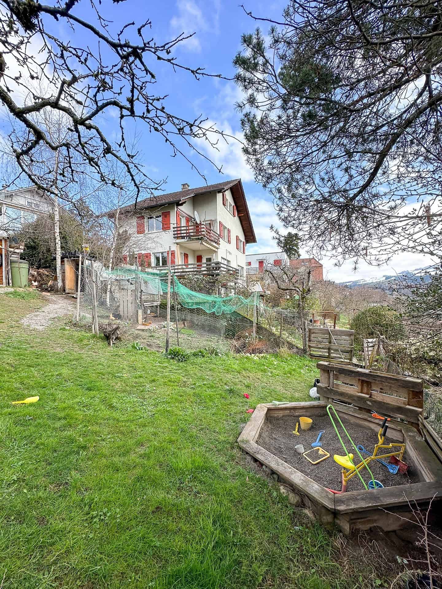 Haus mit Garten und Terrasse