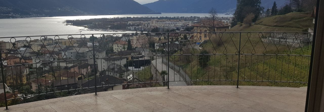 Balkon mit Seeblick