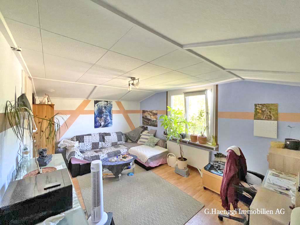 Helles Dachgeschoss-Wohnzimmer