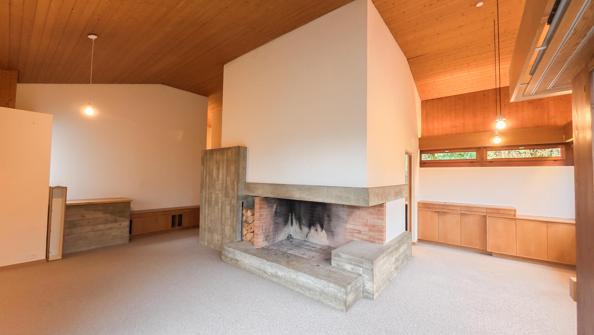 Wohnzimmer mit Kamin