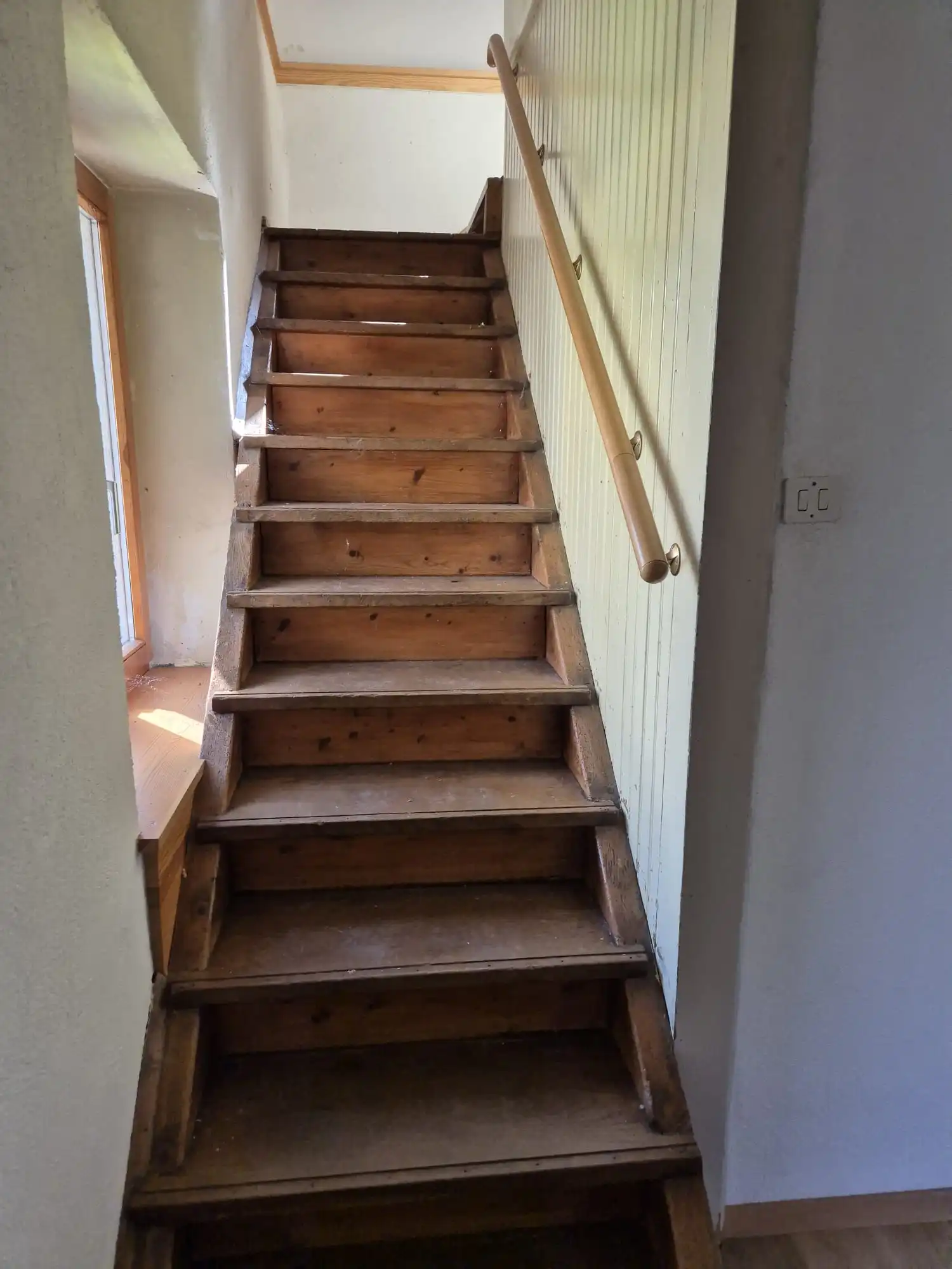 Holztreppe im Innenbereich