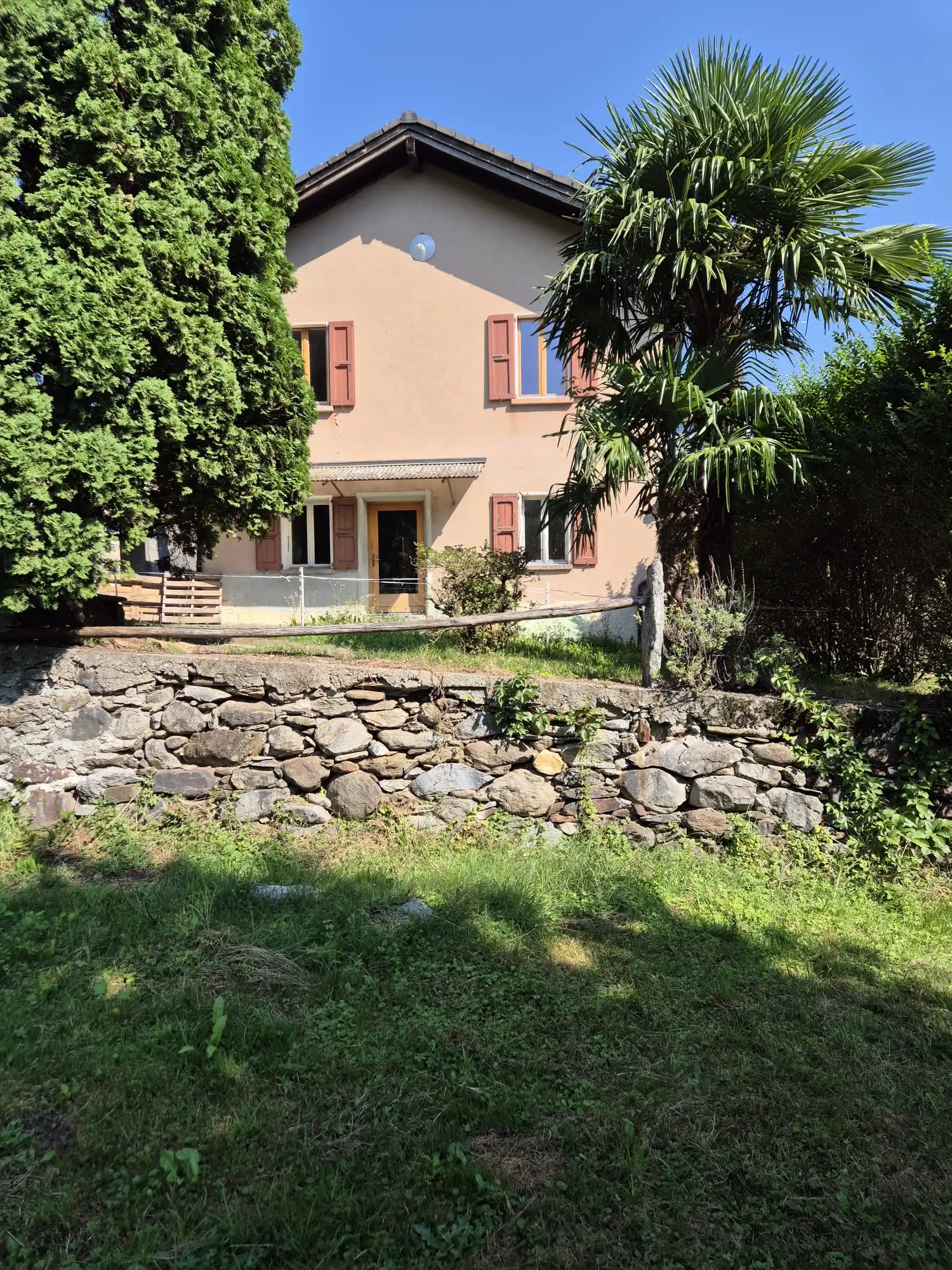Wohnhaus mit Gartenansicht