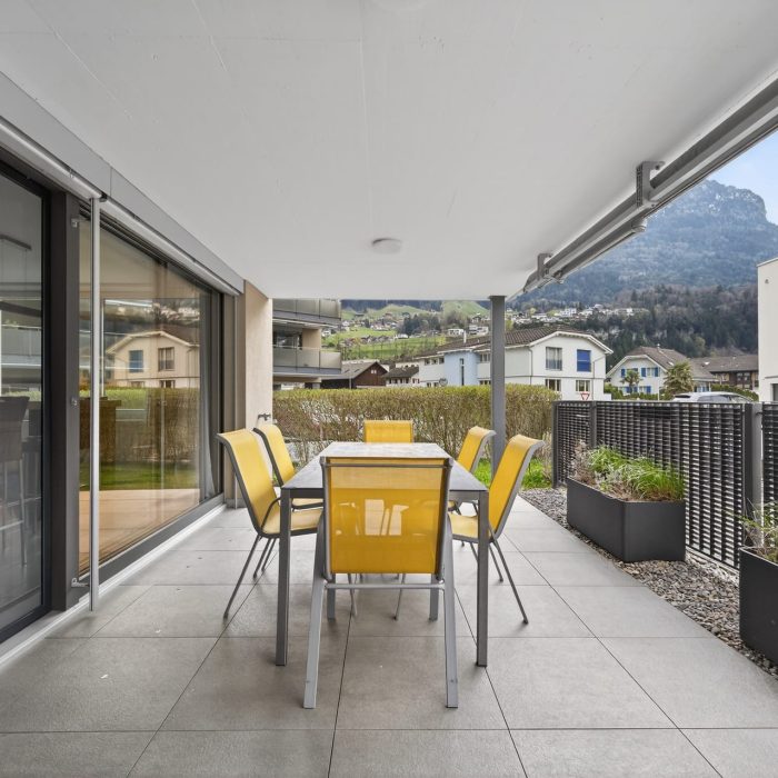Überdachte Terrasse mit Bergblick