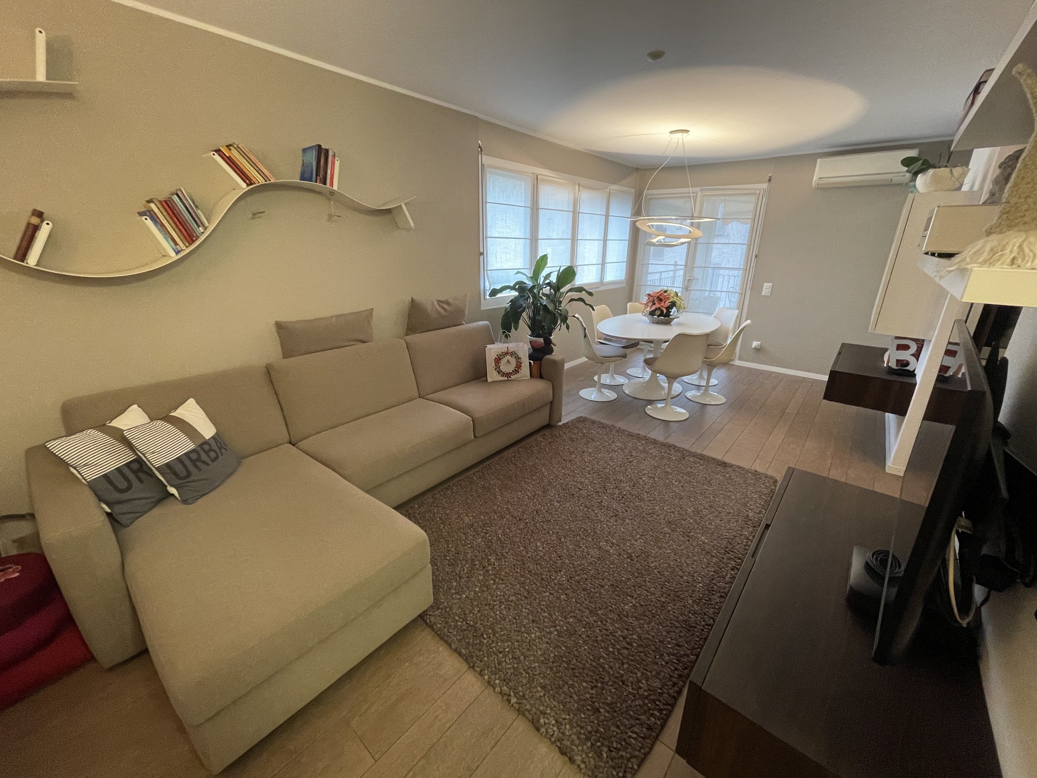 Wohnzimmer mit Essbereich