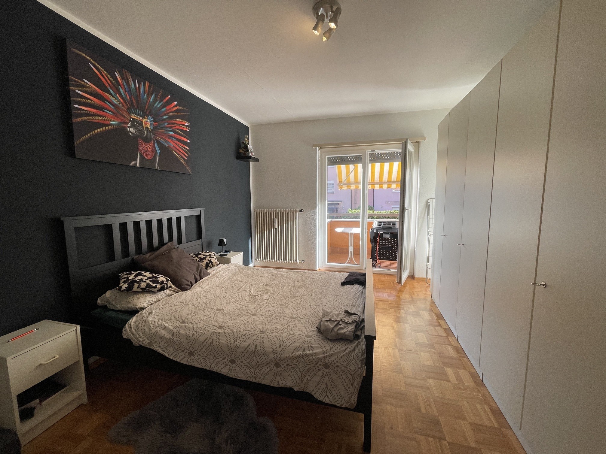 Schlafzimmer mit Balkonzugang