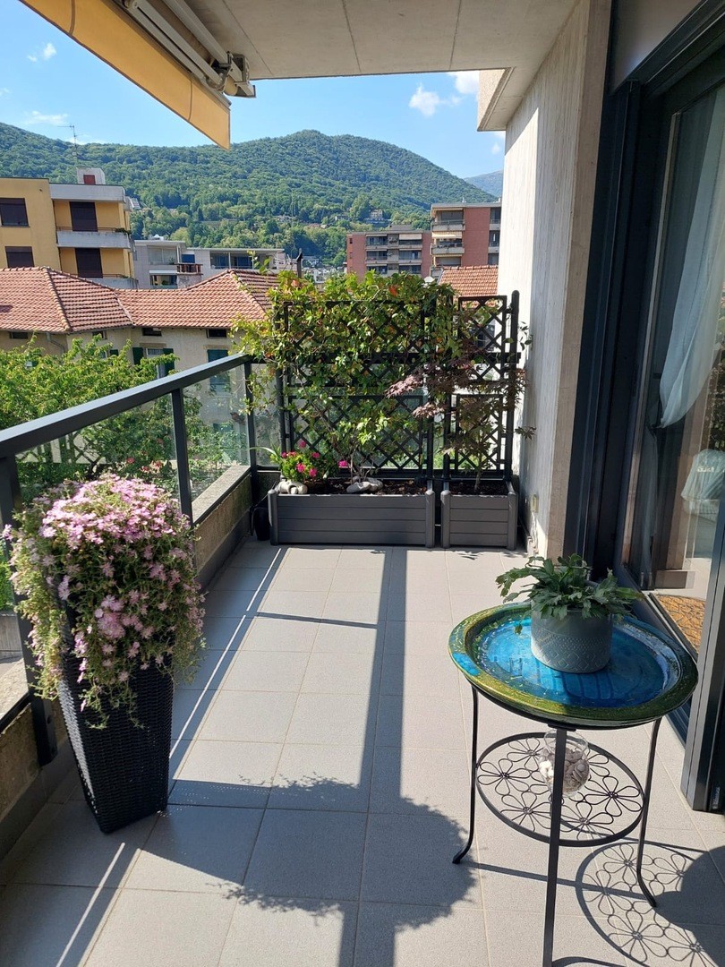 Balkon mit Bergblick
