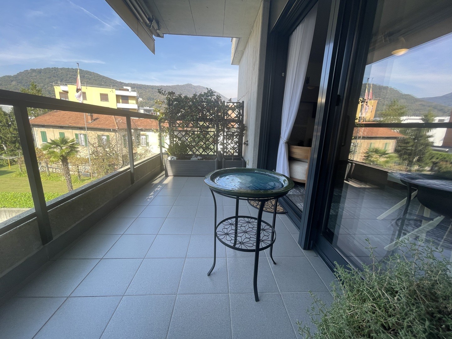 Balkon mit Bergblick