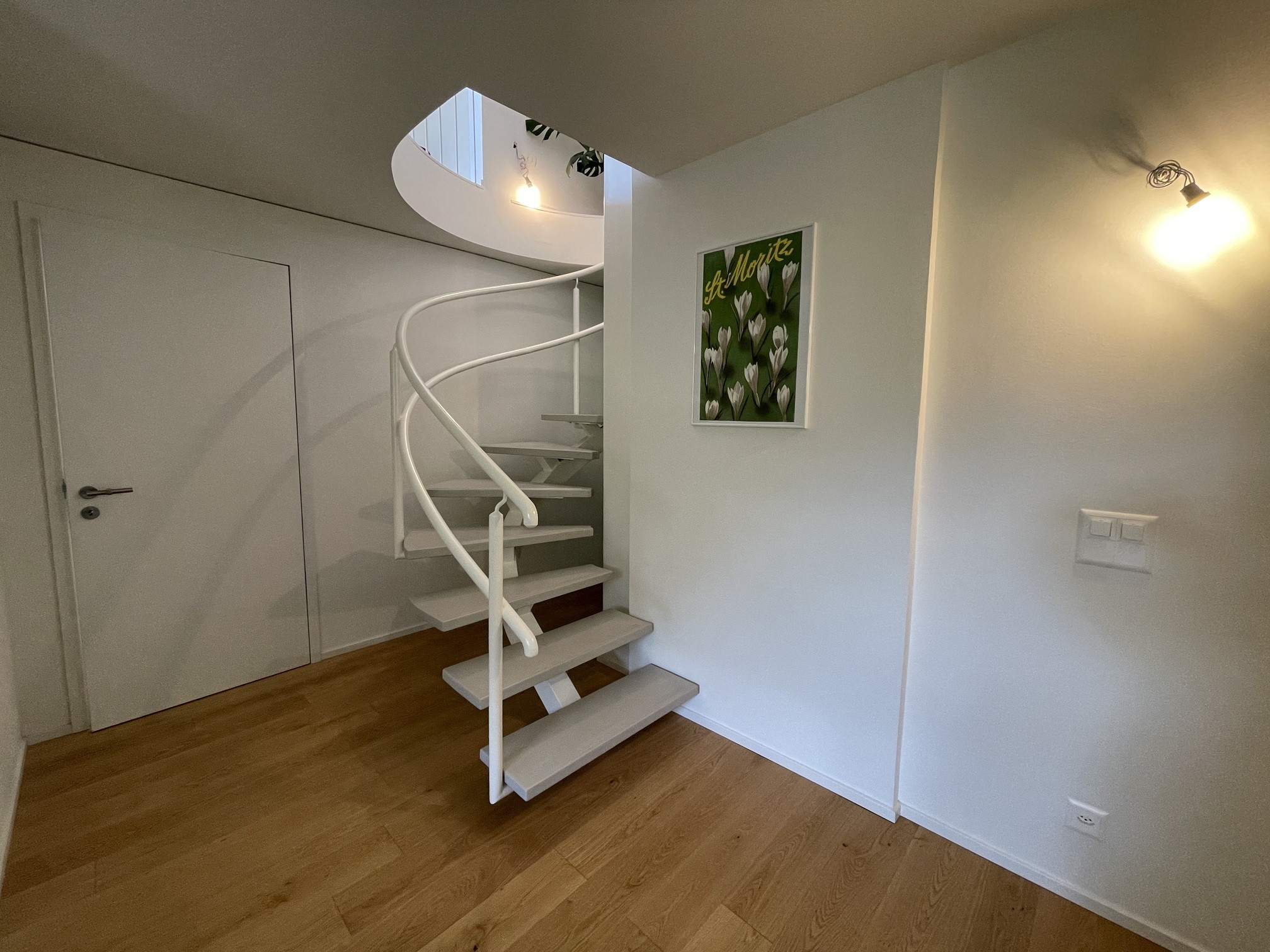 Moderne Treppe im Flur